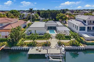 3737 Crayton Rd, Naples, FL 34103 - Photo 3