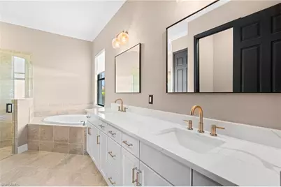 2067 Antigua Ln, Naples, FL 34120 - Photo 15