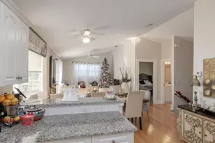 2810 Lakeview Dr, Naples, FL 34112 - Photo 5