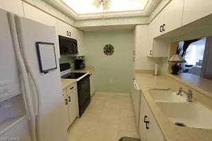784 Willowbrook Dr, Naples, FL 34108 - Photo 5