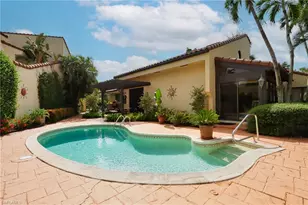 6810 Sand Pointe Cir, Naples, FL 34108 - Photo 19