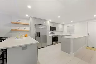 900 8th Ave S, Naples, FL 34102 - Photo 5