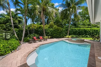 529 Fairway Ter, Naples, FL 34103 - Photo 15