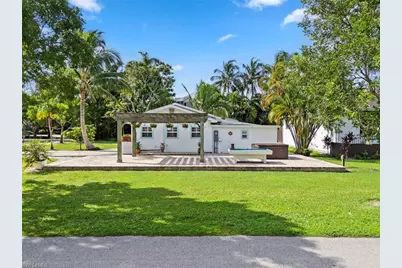 560 9th Ave S, Naples, FL 34102 - Photo 17