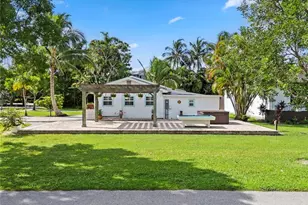 560 9th Ave S, Naples, FL 34102 - Photo 17