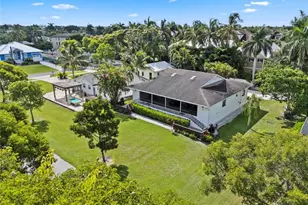 560 9th Ave S, Naples, FL 34102 - Photo 3