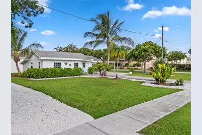 560 9th Ave S, Naples, FL 34102 - Photo 15