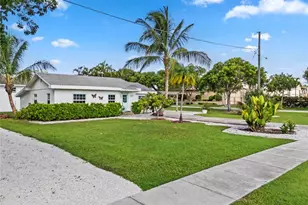 560 9th Ave S, Naples, FL 34102 - Photo 15