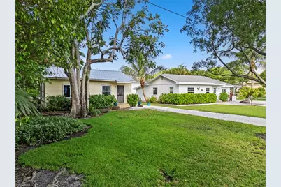 560 9th Ave S, Naples, FL 34102 - Photo 13