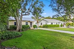 560 9th Ave S, Naples, FL 34102 - Photo 13