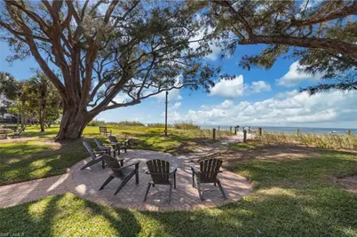635 Wedge Dr, Naples, FL 34103 - Photo 19