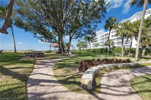 635 Wedge Dr, Naples, FL 34103 - Photo 21