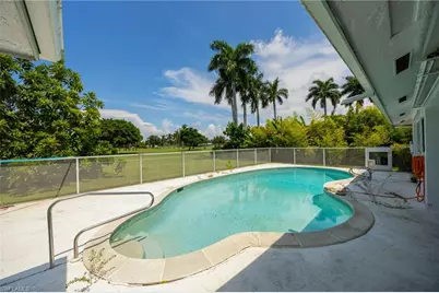 635 Wedge Dr, Naples, FL 34103 - Photo 13