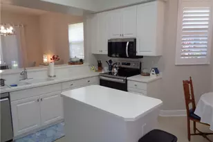 558 Vintage Reserve Ln, Naples, FL 34119 - Photo 17