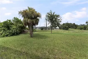 831 Bently St E, Lehigh Acres, FL 33974 - Photo 43