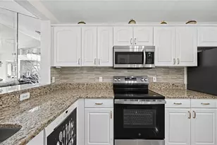380 Gabriel Cir, Naples, FL 34104 - Photo 5