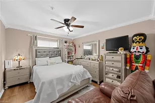 380 Gabriel Cir, Naples, FL 34104 - Photo 23