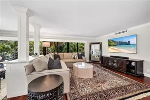 105 Clubhouse Ln, Naples, FL 34105 - Photo 3