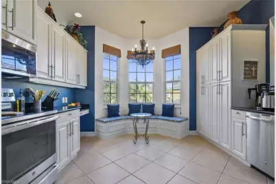 5021 Maxwell Circle #201 Cir, Naples, FL 34105 - Photo 3