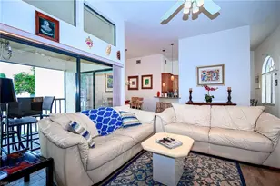 559 Beachwalk Cir, Naples, FL 34108 - Photo 5