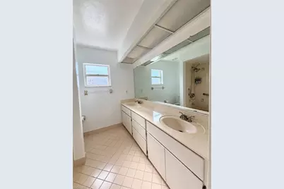 1823 SE 4th St, Cape Coral, FL 33990 - Photo 9