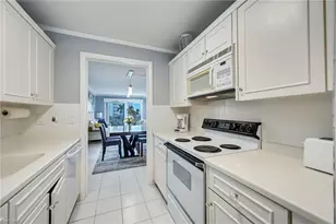 1300 Gulf Shore Blvd N, Naples, FL 34102 - Photo 17