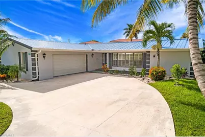1072 Wisconsin Dr, Naples, FL 34103 - Photo 3