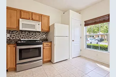 30324 Elderwood Dr, Wesley Chapel, FL 33543 - Photo 5