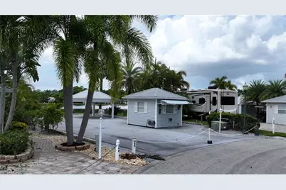 10210 Surfwood Ct, Fort Myers, FL 33905 - Photo 3