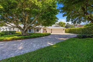 8137 Ronda Ct, Naples, FL 34109 - Photo 25