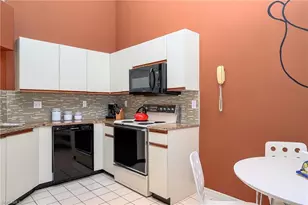 583 Beachwalk Cir, Naples, FL 34108 - Photo 15