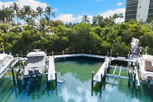 420 Cove Tower Dr, Naples, FL 34110 - Photo 5