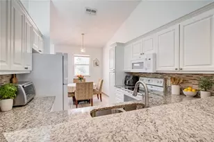 475 Robin Hood Cir, Naples, FL 34104 - Photo 9