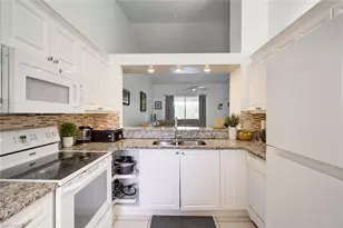 475 Robin Hood Cir, Naples, FL 34104 - Photo 3