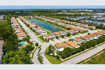 8732 Madrid Cir, Naples, FL 34104 - Photo 17