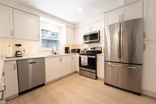 360 10th Ave S, Naples, FL 34102 - Photo 9