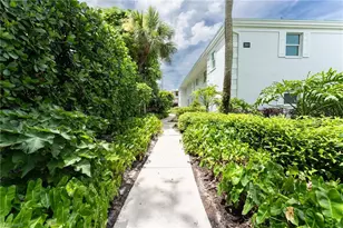 360 10th Ave S, Naples, FL 34102 - Photo 3