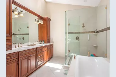 1620 3rd St S, Naples, FL 34102 - Photo 9