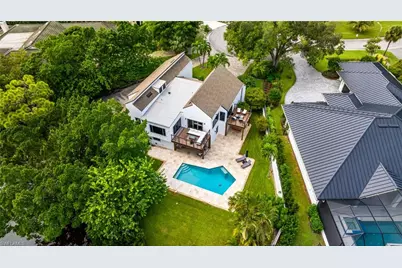 114 Westwood Dr, Naples, FL 34110 - Photo 3