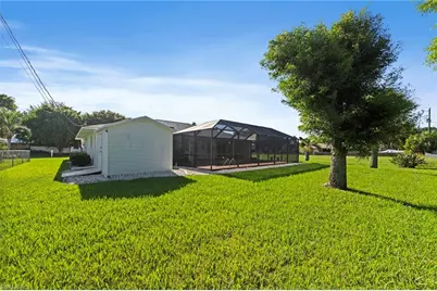 702 SE 10th Ave, Cape Coral, FL 33990 - Photo 25