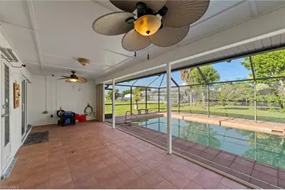 702 SE 10th Ave, Cape Coral, FL 33990 - Photo 29