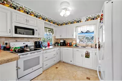 125 Pago Pago Dr E, Naples, FL 34113 - Photo 9