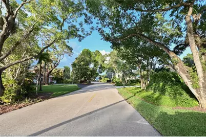 1268 13th Ave N, Naples, FL 34102 - Photo 5
