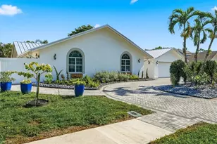 2467 Pinewoods Cir, Naples, FL 34105 - Photo 3