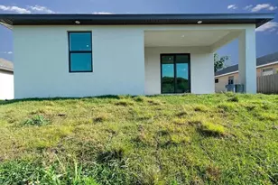 134 Francis Ave, Fort Myers, FL 33916 - Photo 5