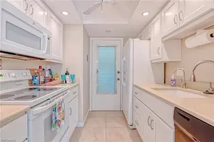 1300 Gulf Shore Blvd N, Naples, FL 34102 - Photo 17