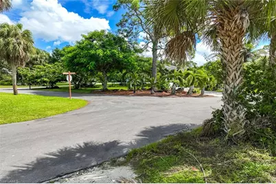 182 Cocohatchee Blvd, Naples, FL 34110 - Photo 11