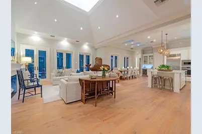 131 3rd St N, Naples, FL 34102 - Photo 5