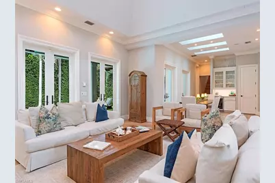 131 3rd St N, Naples, FL 34102 - Photo 3