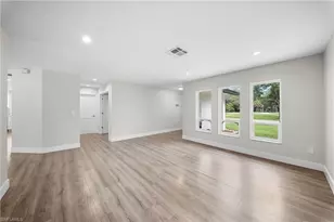 5750 Westport Ln, Naples, FL 34116 - Photo 9
